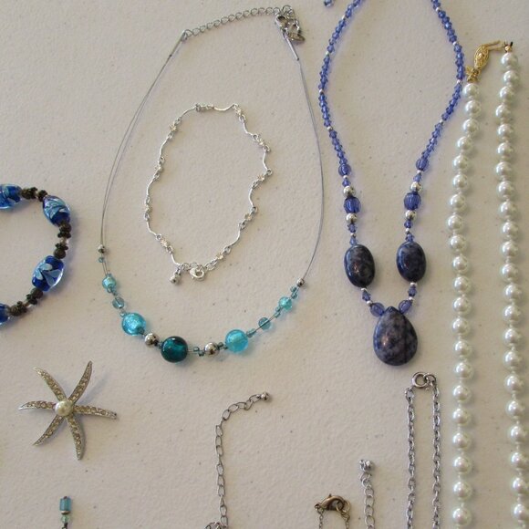 Lot of Costume Jewelry - Blues/Purples/Beads - Picture 11 of 15